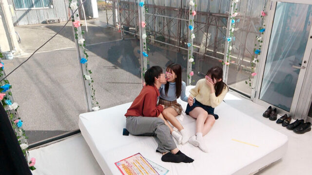 顔出しMM号 女子大生限定 ザ・マジックミラー 徹底検証！男女の友情は成立する！？友達関係のリアル素人大学生3人が日本一エロ～い車の中で初めての逆3P体験！女友達とのハーレムSEXでW生中出しスペシャル！今夜のオカズに！！