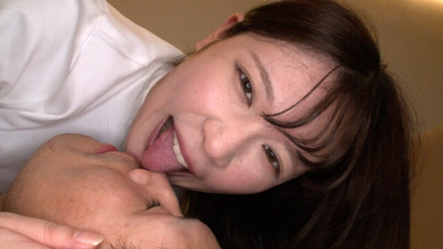 顔中舐めるのが大好きな女子がM男に濃厚鼻フェラ 搾取しちゃう♪！