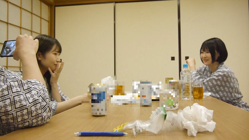 温泉宿の夜。集団のみ会、一人消え、二人消え、残された4人！スマホから流出、素人男女がそうなっていく瞬間。じっくり乱交がグッときます！ ☆究極のエロ