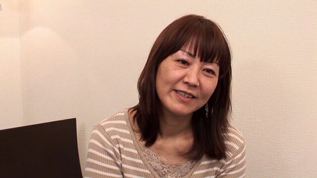 バツイチ風俗勤めの四十路熟女！何千本もの肉棒を抜いてきた匠の技でギンギンにさせたら優しくアソコに迎え入れ中で種を搾りとりー！ エロさMAXで最高！！！