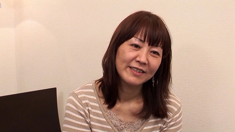 バツイチ風俗勤めの四十路熟女！何千本もの肉棒を抜いてきた匠の技でギンギンにさせたら優しくアソコに迎え入れ中で種を搾りとりー！ エロさMAXで最高！！！