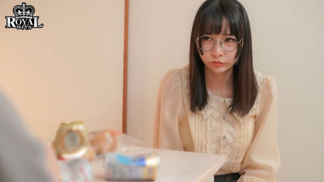 王様ゲームで急接近した隠れ淫乱な地味巨乳と、一泊二日のラブラブ中出しセックス。 雛乃ゆな 快楽堕ち！