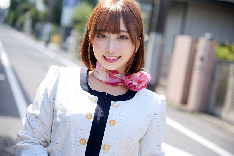 街で働くかわいい女の子をガチナンパ＆その場でガチ本番交渉！真面目そうに見える制服系お姉さん！なんか普通に仕事してます感出てますがエロオーラ全開のムンムンビームの方が溢れ出てますよ！ ☆究極のエロ