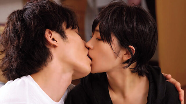【椿りかの男装コスSEX】外見も性格も男っぽいショートカットのボクっ娘は隠れ巨乳のむっつりスケベで男友達とイカせ合いゲームでヤリまくりハメまくり！今夜のオカズに！！ yrnknkjdvaj00681a